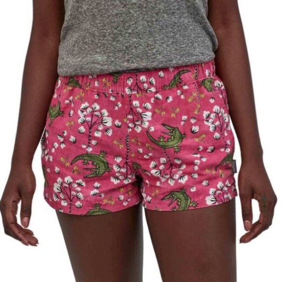 Patagonia Womens Barely Baggies Shorts Size XL Pink Alligator Print - Picture 1 of 7